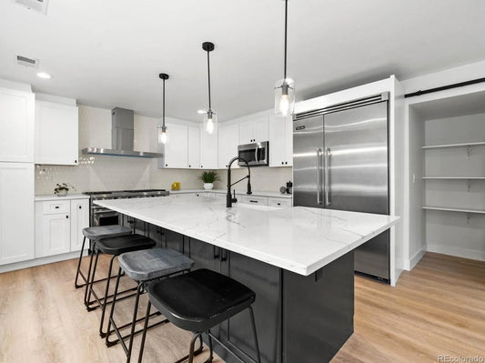 Highland White Shaker Sample (2 15/16")